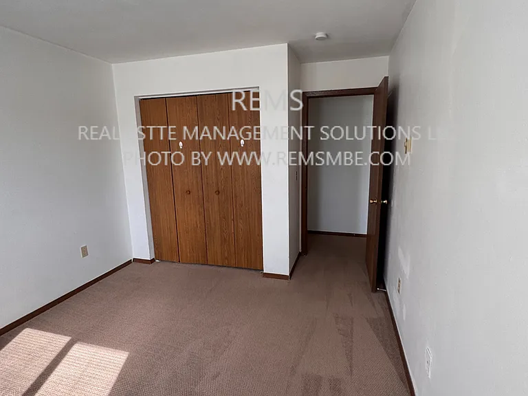 554 E Slifer St — Photo 5