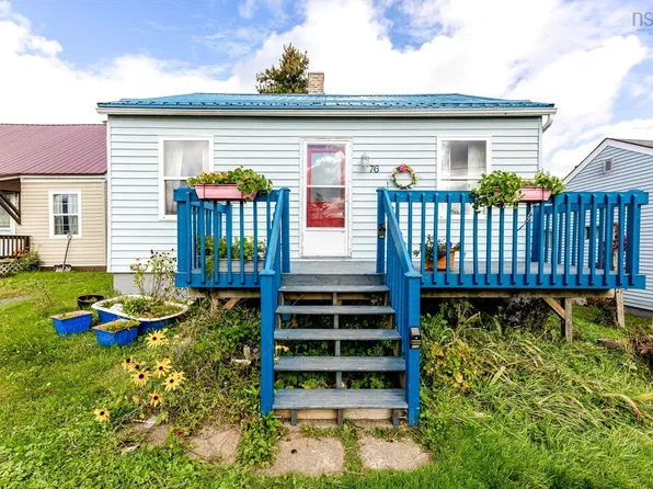 76 Poplar St, Pictou, NS B0K 1X0