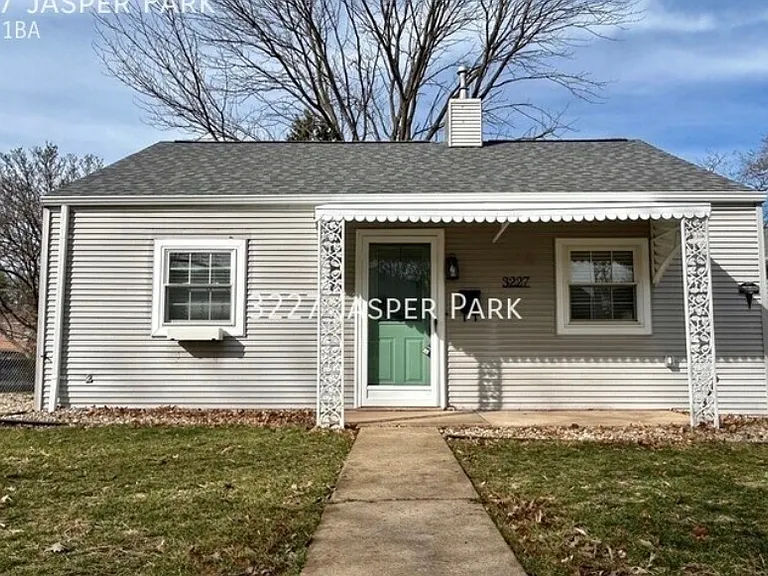 3227 Jasper Park — Photo 1
