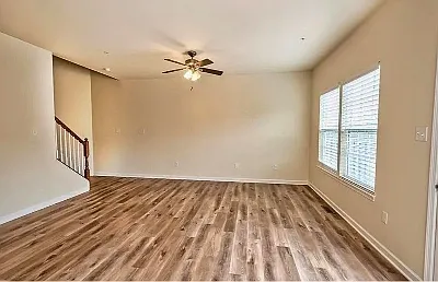 3 bed, 3.5 bath, 1918 sqft, $2,700 — Photo 4