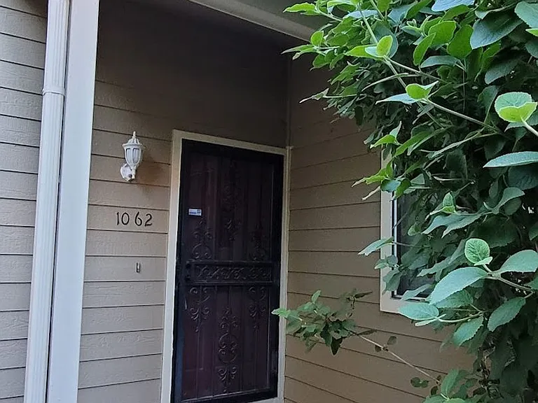 1062 S Yampa St — Photo 1