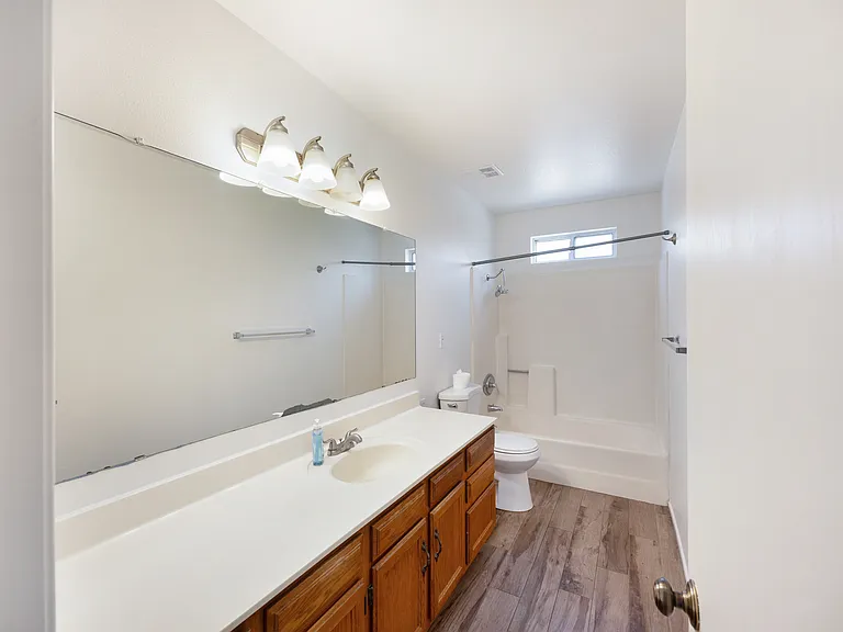 1316 W 13th St — Photo 13