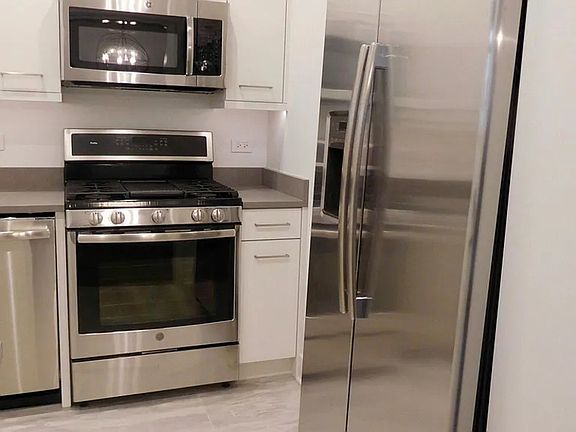 5th image of 3519 N Pine Grove Ave APT 2N