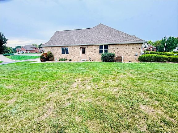 5th image of 898 Willow Tree Ct