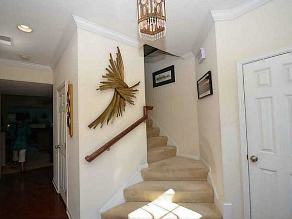 4th image of 221 Emily Ln