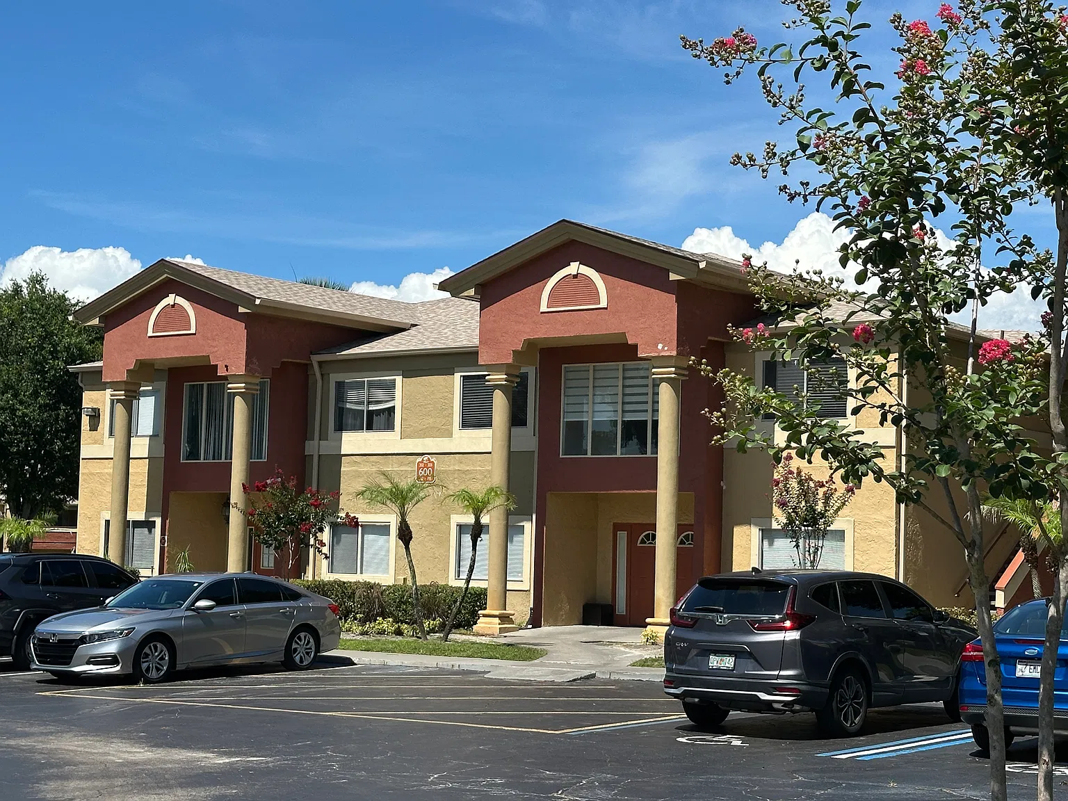2 bed, 1126 sqft, $1,600 — Photo 2