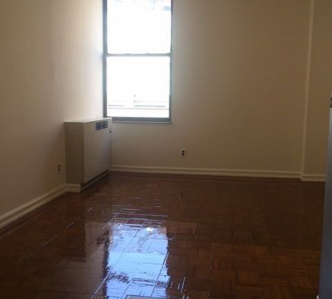 4th image of 304 W 92nd St APT 2L