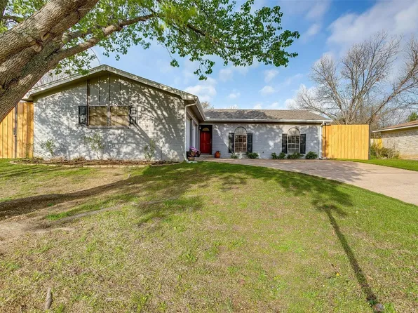 1222 Usher St, Benbrook, TX 76126