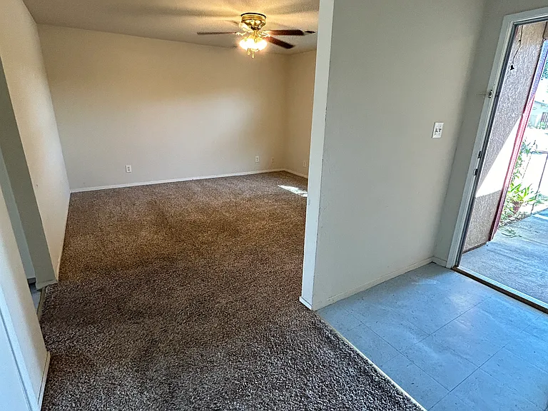 2426 S Siega Ave — Photo 14