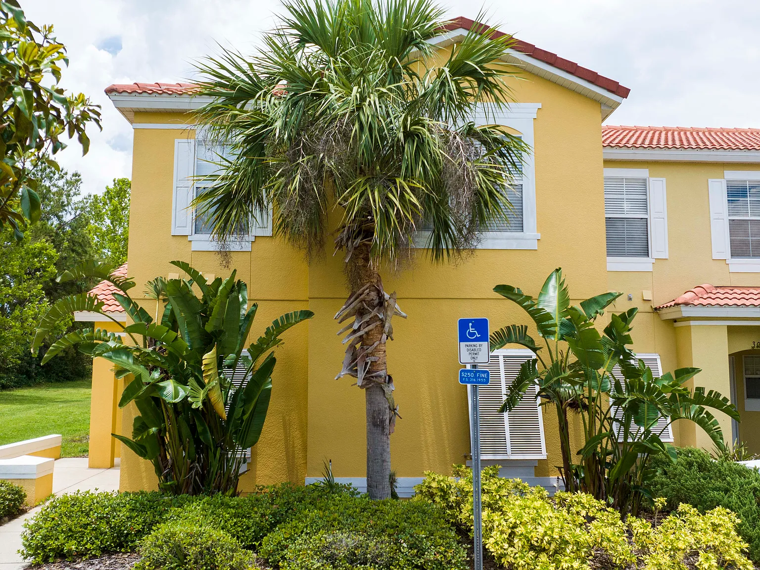 4 bed, 1636 sqft, $2,645 — Photo 2