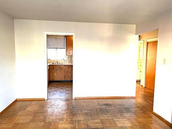 4th image of 1827 Clement St #4