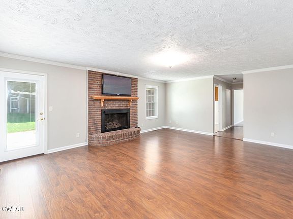 5th image of 38 Brighton Dr