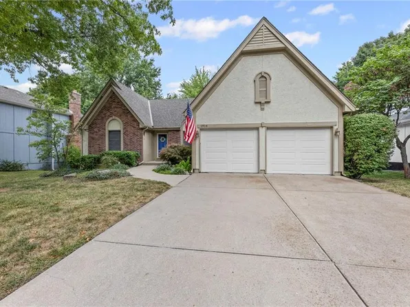 1916 E Frontier Ln, Olathe, KS 66062