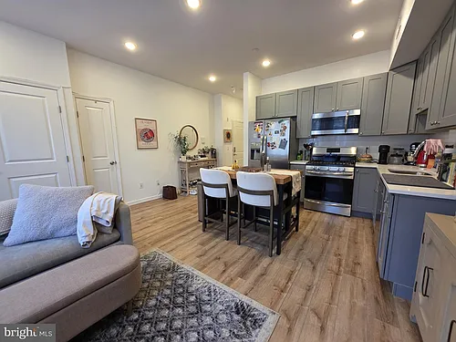 742 S 4th St #2F Photo 1