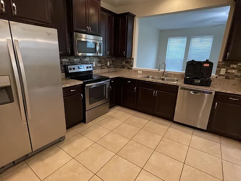 41 Nelson Ln — Photo 17
