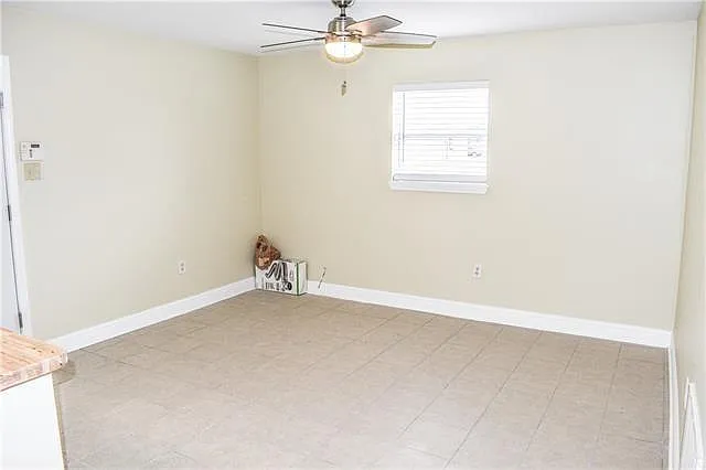 Building Photo - 1815 Western Avenue Ext #7