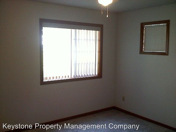 4th image of 528 N Dubuque St APT 12