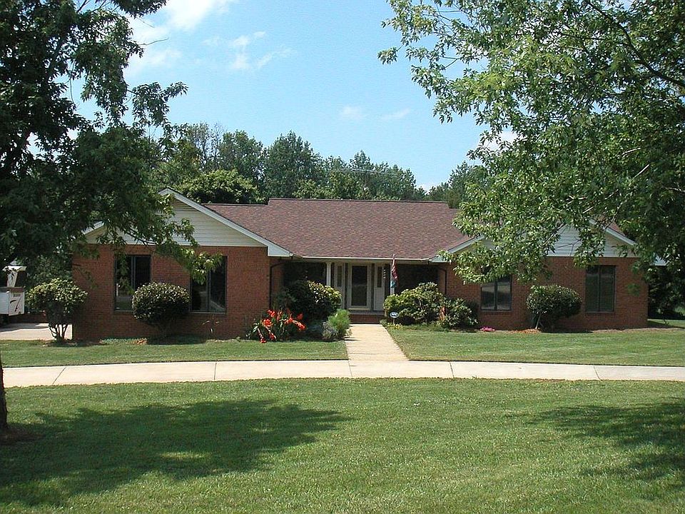 Front view of this lovely brick ranch w/basement located on a 2.73 acres lot