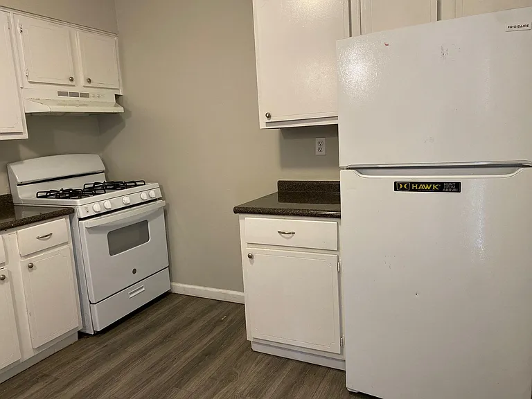 Gillman Apartments — Photo 10