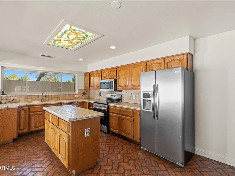 1756 W Echo Ln — Photo 14