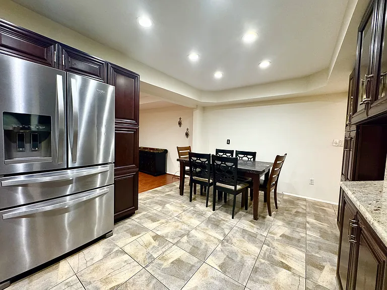 2868 Groves Dr — Photo 30