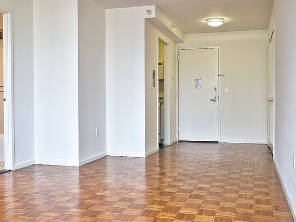 4th image of 350 W 43rd St APT 25F
