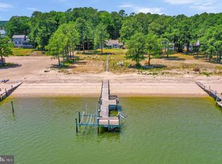 902 Blackbeard Pond Rd, Hague, VA 22469