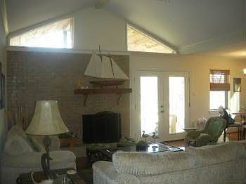 3rd image of 121 Creek Dr #Oak