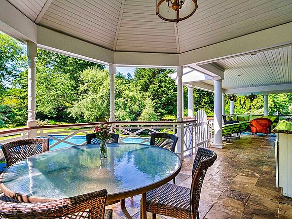 Outdoor Dinning 150' Porch