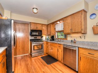S77W32025 Mark Ln, Mukwonago, WI 53149