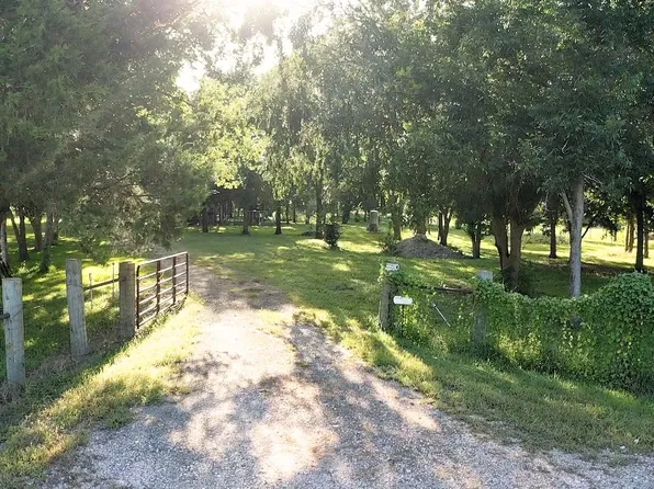 6114 County Road 42, Rosharon, TX 77583