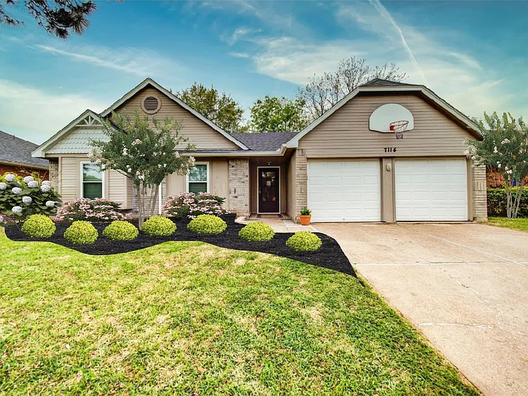 7114 Buchanan Dr — Photo 1