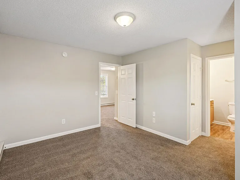 Willow Tree Apartments — Photo 30