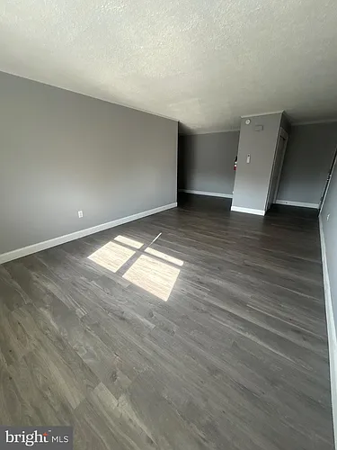 400 Main St #8 Photo 1