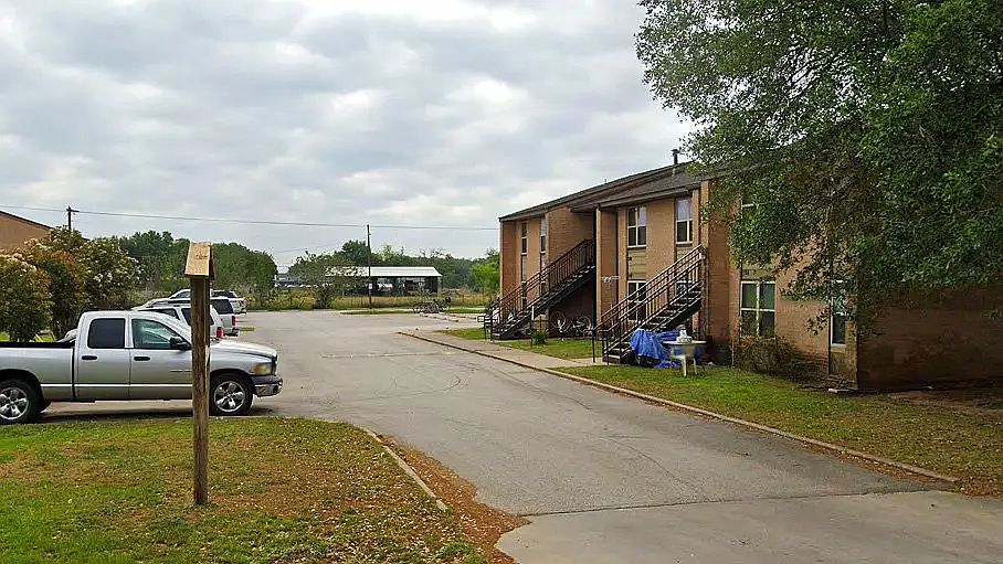 The Willows Apartments - 324 Webb St Smithville TX | Zillow