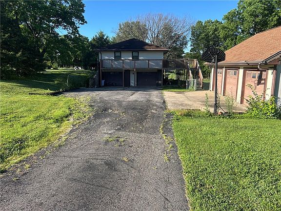 2nd image of 6740 SE Horseshoe Dr