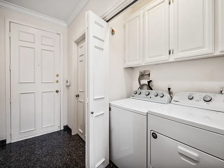 200 N Almont Dr #302 — Photo 11
