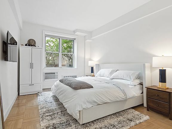 3rd image of 350 Bleecker St APT Lb