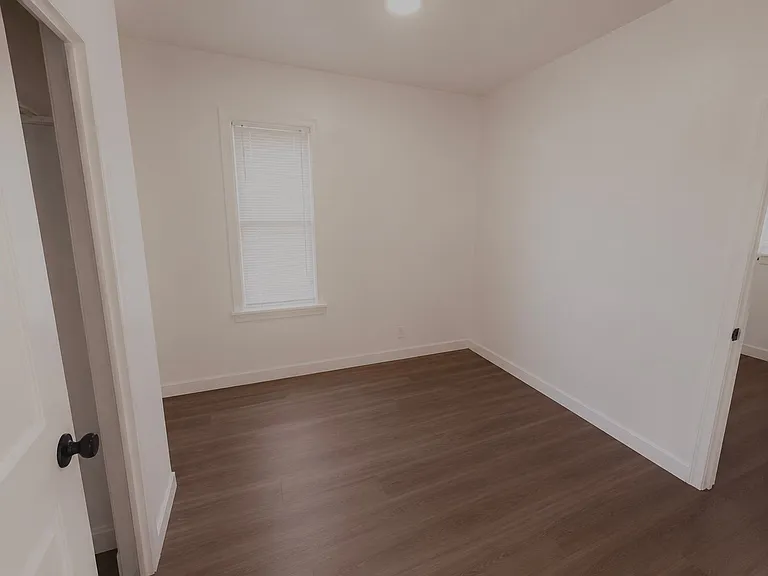 404 S Van Buren St — Photo 9