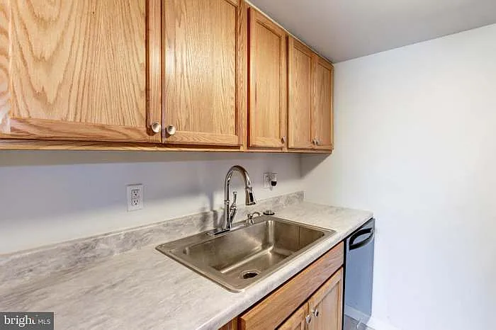 503 W Diamond Ave — Photo 5