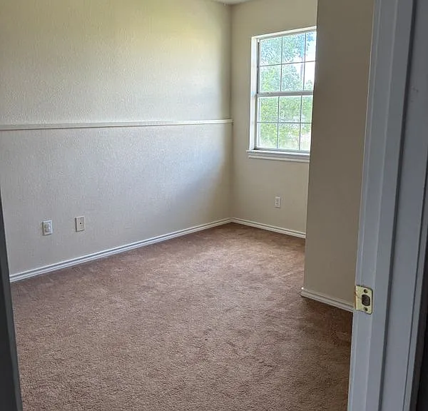 406 N Denny St #B — Photo 15