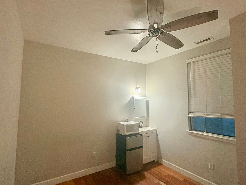 1st image of 106 Fern St #11