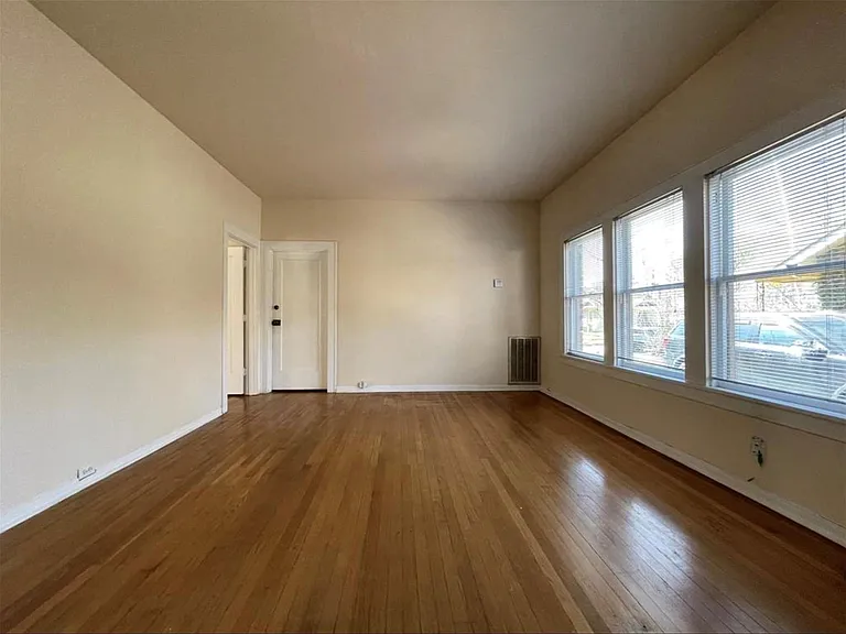 1706 Hawthorne St — Photo 8