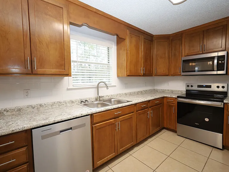 4007 Foxridge Ln — Photo 3