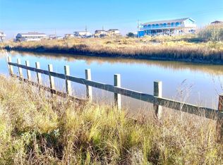 1136 Pennington St, Gilchrist, TX 77617