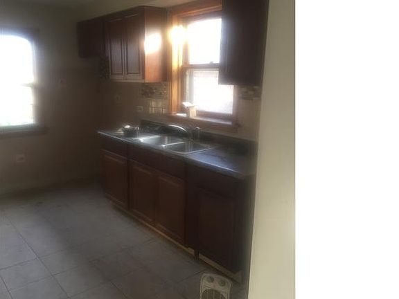 4th image of 14325 S Dearborn St