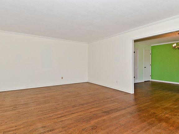 4th image of 1810 Firethorn Dr
