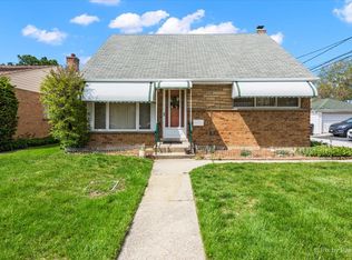 5216 Lee St, Skokie, IL 60077