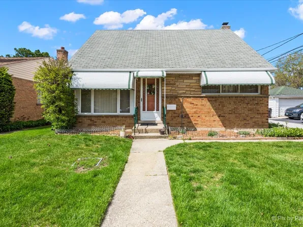 5216 Lee St, Skokie, IL 60077