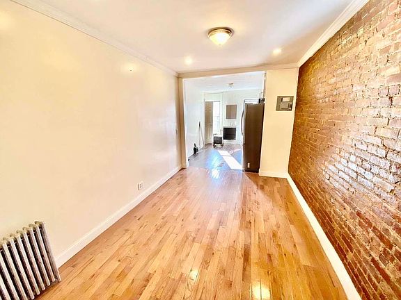 2nd image of 256 Wyckoff St APT 2R